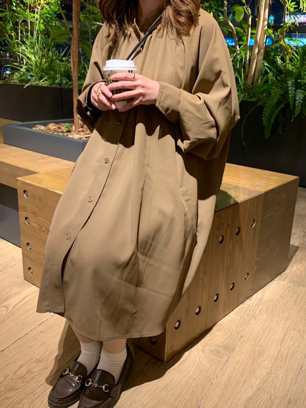 「ワンピース、私の推しブランド、低身長女子、amiur、ブラウンコーデ、シンプルコーデ、ほめられ本命コーデ、淡色コーデ、淡色女子」｜「GUのアイテム（パンプス、ホワイト系）」を使った、kiriさん（レディース・145cm）の冬コーディネートの2枚目の写真