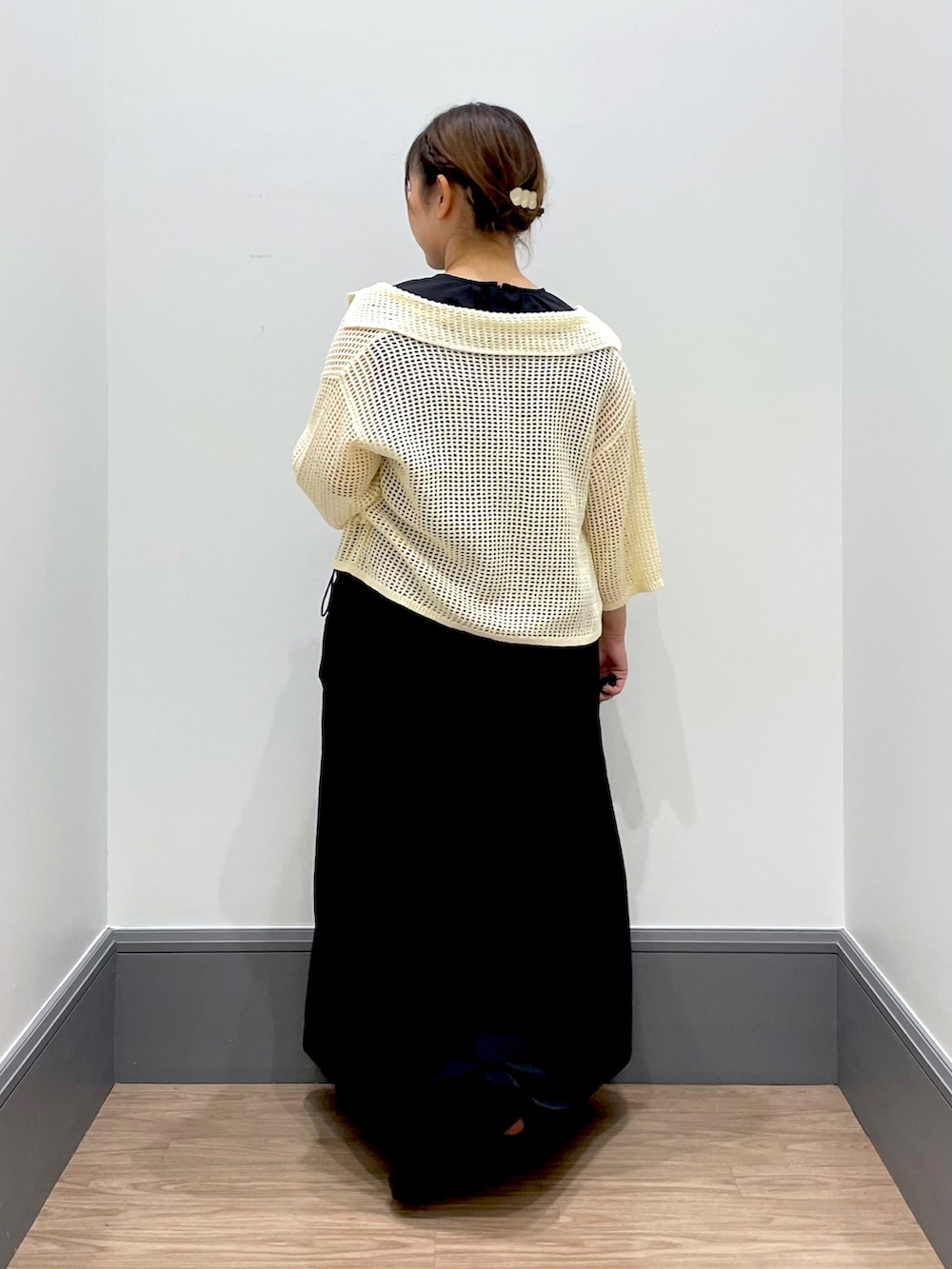 「LOWRYS FARM、ワンピース、ワンピーススタイル、シャツスタイル、お洒落さんとつながりたい、サンダルコーデ、ラクチンコーデ、低身長、オトナカワイイ、大人女子」｜「LOWRYS FARMのドロストノースリワンピース　963202（ワンピース、ブラック系）」を使った、よこさんさん（レディース・153cm）の夏コーディネートの2枚目の写真