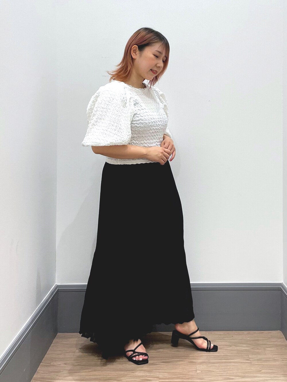「オトナカジュアル、オトナ女子、お洒落さんとつながりたい、きれいめコーディネート、低身長、ワンピース、春コーデ、ぽっちゃり、LOWRYS FARM」｜「LOWRYS FARMのジャガードバックオープンＳＳ　197958（Tシャツ/カットソー、ホワイト系）」を使った、よこさんさん（レディース・153cm）の春コーディネートの4枚目の写真