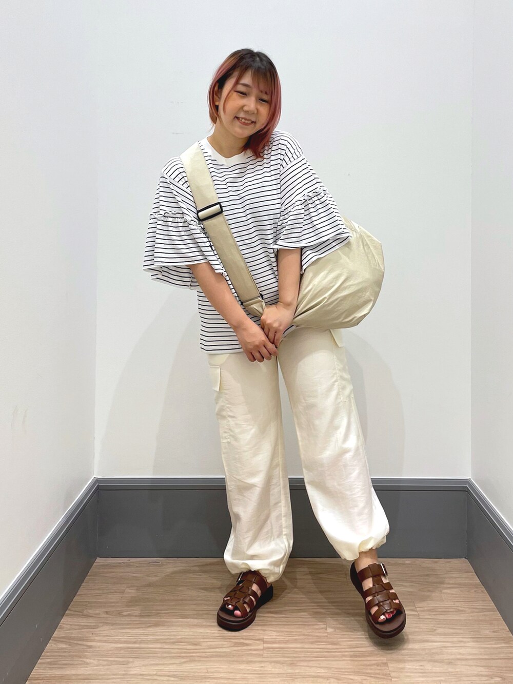 「サンダルコーデ、ゆるコーデ、いいね、save、フォローお願いします🤑、お洒落さんとつながりたい、カジュアルコーデ、カジュアル、ボーダー、ボーダートップス、LOWRYS FARM」｜「LOWRYS FARMのソデフリルＴシャツＳＳ　 907824（Tシャツ/カットソー、その他）」を使った、よこさんさん（レディース・153cm）の春コーディネートの4枚目の写真