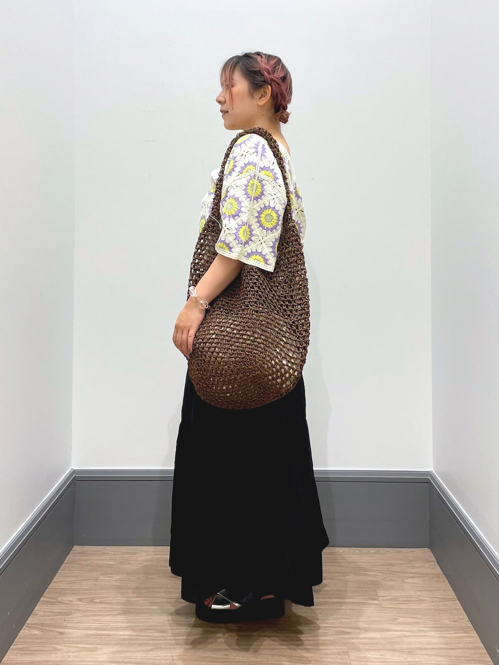 「ラクチンコーデ、オトナカジュアル、お洒落さんとつながりたい、低身長女子、スカート、ティアードスカート、LOWRYS FARM、ローリーズファーム(LOWRYS FARM)」｜「LOWRYS FARMのスタイルUPカップキャミ　177883（キャミソール、グリーン系）」を使った、よこさんさん（レディース・153cm）の春コーディネートの2枚目の写真