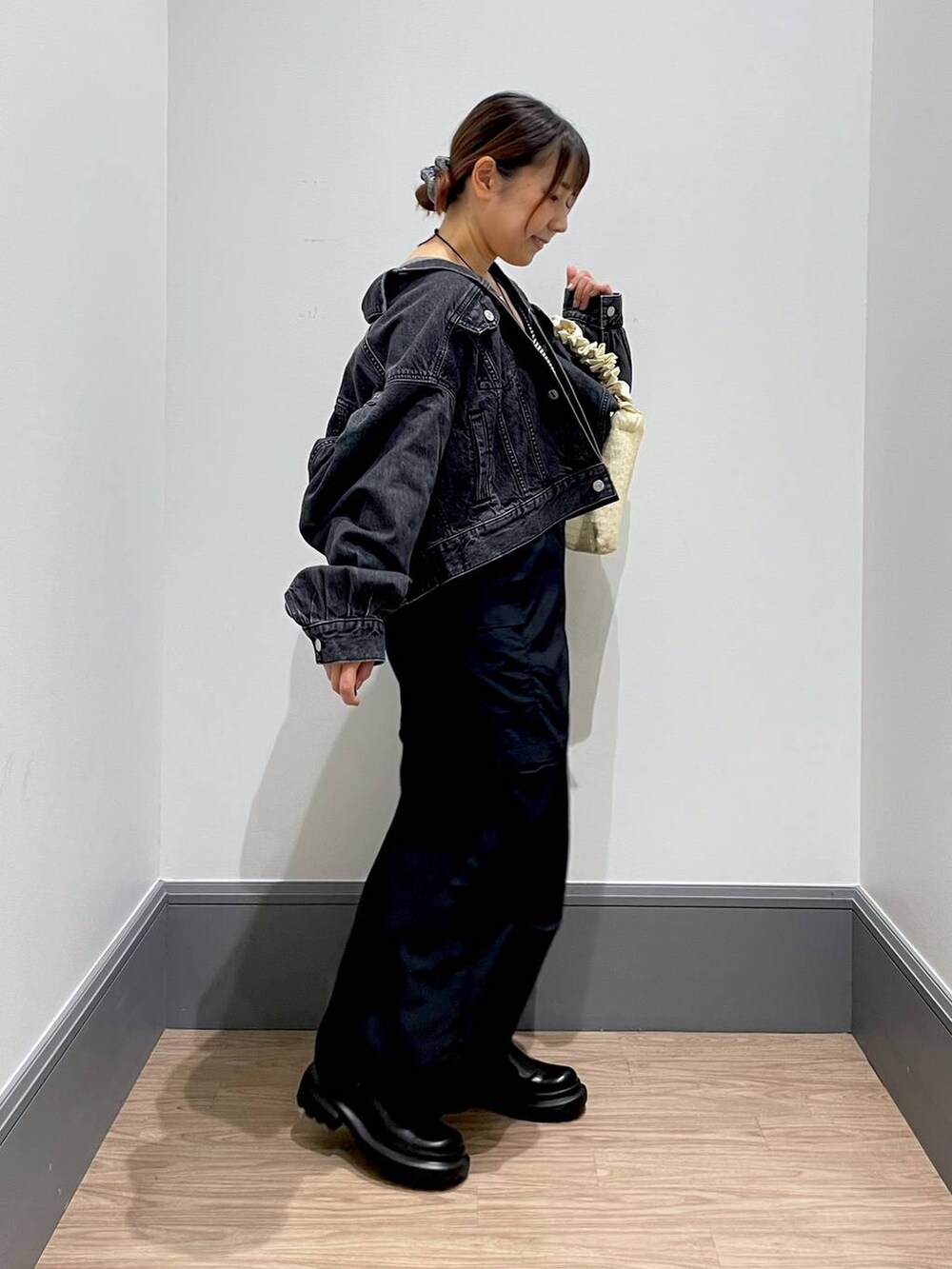 「着痩せ・細見え、体型カバー、低身長、カジュアル、差し色コーデ、LOWRYS FARM、ローリーズスタイル_LOWRYS FARM、ゆったり、スカート」｜「LOWRYS FARMのＵＳＡベーシックタンク　267044（タンクトップ、ブラック系）」を使った、よこさんさん（レディース・153cm）の夏コーディネートの5枚目の写真