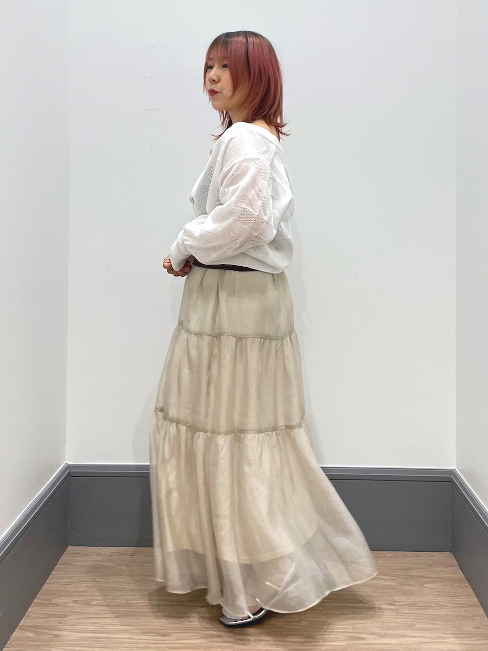 「キレイめコーデ、スカート、きれいめコーディネート、オトナ女子、春、LOWRYS FARM、ローリーズファーム(LOWRYS FARM)」｜「LOWRYS FARMのスタイルＵＰカップＣＰ　177891（キャミソール、ブラウン系）」を使った、よこさんさん（レディース・153cm）の春コーディネートの2枚目の写真