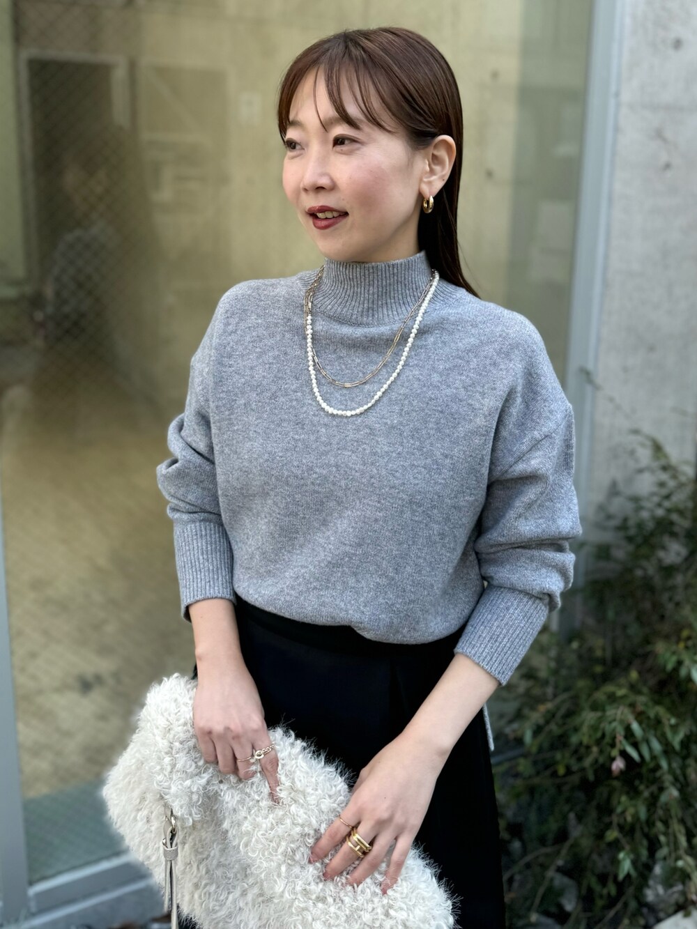 「ニットコーデ、ニット、スカート、ダウンジャケット、ロングブーツ、冬コーデ、お出かけコーデ、骨格ストレート、冬アウター、モノトーン、モノトーンコーデ、シアー、大人女子、オトナ女子、オトナカジュアル」｜「NOLLEY’Sのロイヤルゴールドダウン（ダウンジャケット/コート、ホワイト系）」を使った、nol sachieさん（レディース・160cm）の冬コーディネートの10枚目の写真