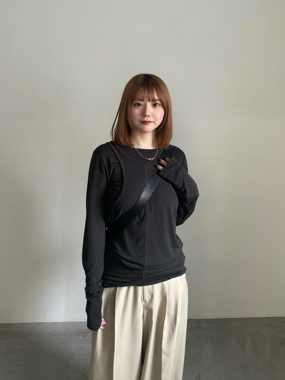 「ロンT、シアートップス、シンプルスタイル、楽チンコーデ、ゆるコーデ、レイヤード、低身長コーデ、骨格ストレート、パンツスタイル、パンツコーデ、低身長、低身長女子」｜「select MOCA by sonのシアーレイヤードカットソー（Tシャツ/カットソー、ブラック系）」を使った、ruriさん（レディース・148cm）の春コーディネートの3枚目の写真