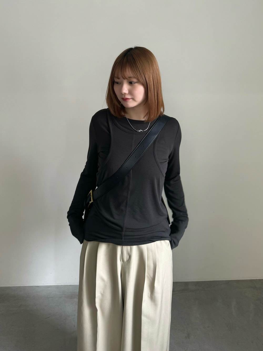 「ロンT、シアートップス、シンプルスタイル、楽チンコーデ、ゆるコーデ、レイヤード、低身長コーデ、骨格ストレート、パンツスタイル、パンツコーデ、低身長、低身長女子」｜「select MOCA by sonのシアーレイヤードカットソー（Tシャツ/カットソー、ブラック系）」を使った、ruriさん（レディース・148cm）の春コーディネートの2枚目の写真