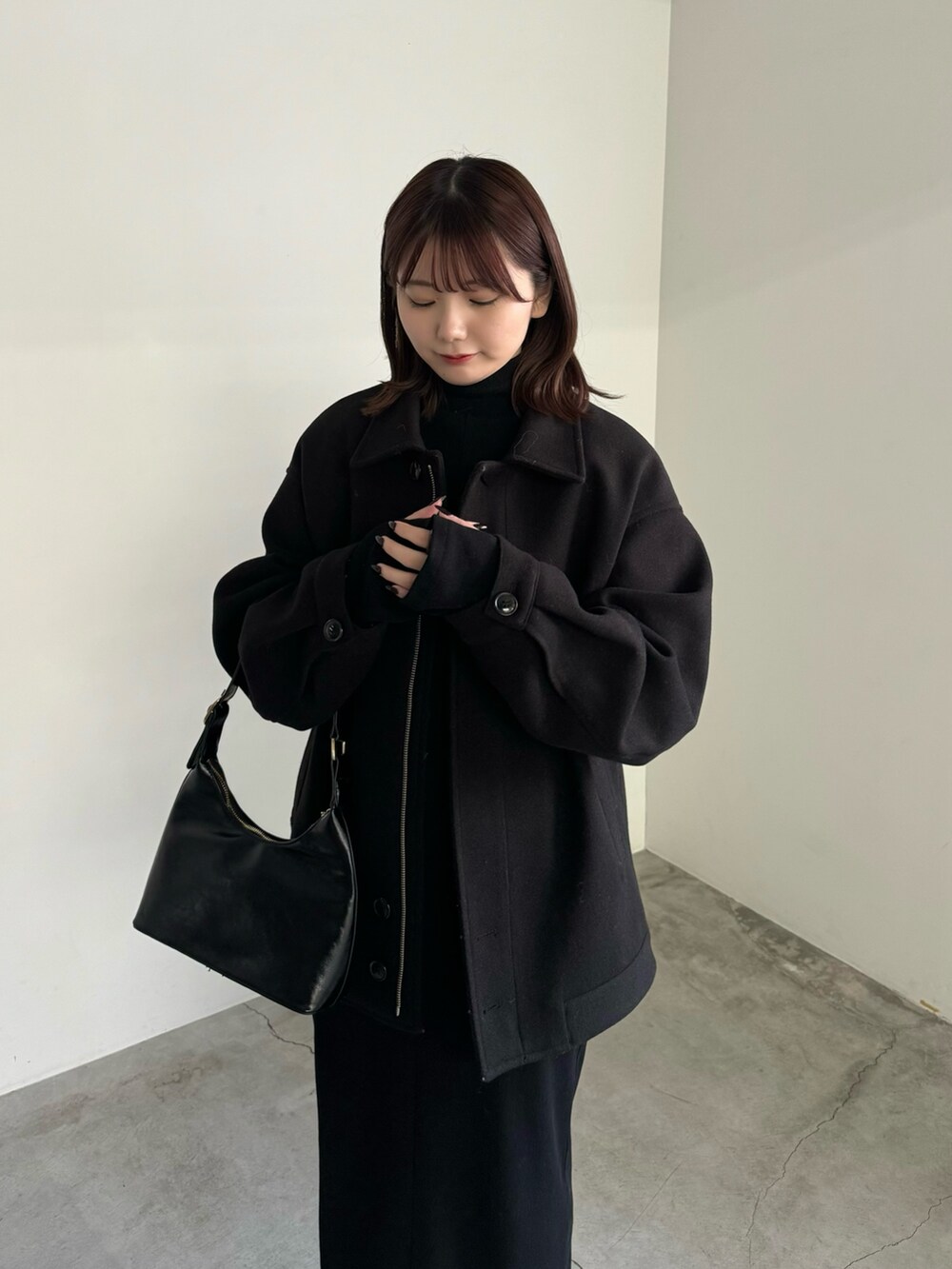 「冬コーデ、冬、オトナ女子、シンプルスタイル、キレイめコーデ、今日のコーデ、モノトーンコーデ、休日スタイル、ワンピース、ワンピーススタイル、コート、低身長、低身長コーデ、骨格ストレート」｜「select MOCA by sonのビッグシルエットミドルコート（その他アウター、ブラック系）」を使った、ruriさん（骨格ストレート・レディース・148cm）の冬コーディネートの5枚目の写真