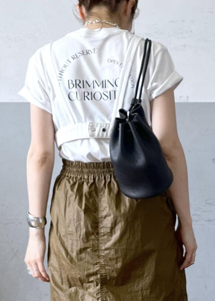 「イエベ春、イエベスプリング、ナチュラル、aeta、アエタ、ビスチェ、サングラス、グルカサンダル、ホワイト、Tシャツ、ロゴ、半袖、クルーネック、プリント、スカート」|「ADAM ET ROPE'の【LES BIJOUX】MIXチェーンネックレス(ネックレス、シルバー系)」を使った、tampoさん(レディース・158cm)の夏コーディネートの6枚目の写真