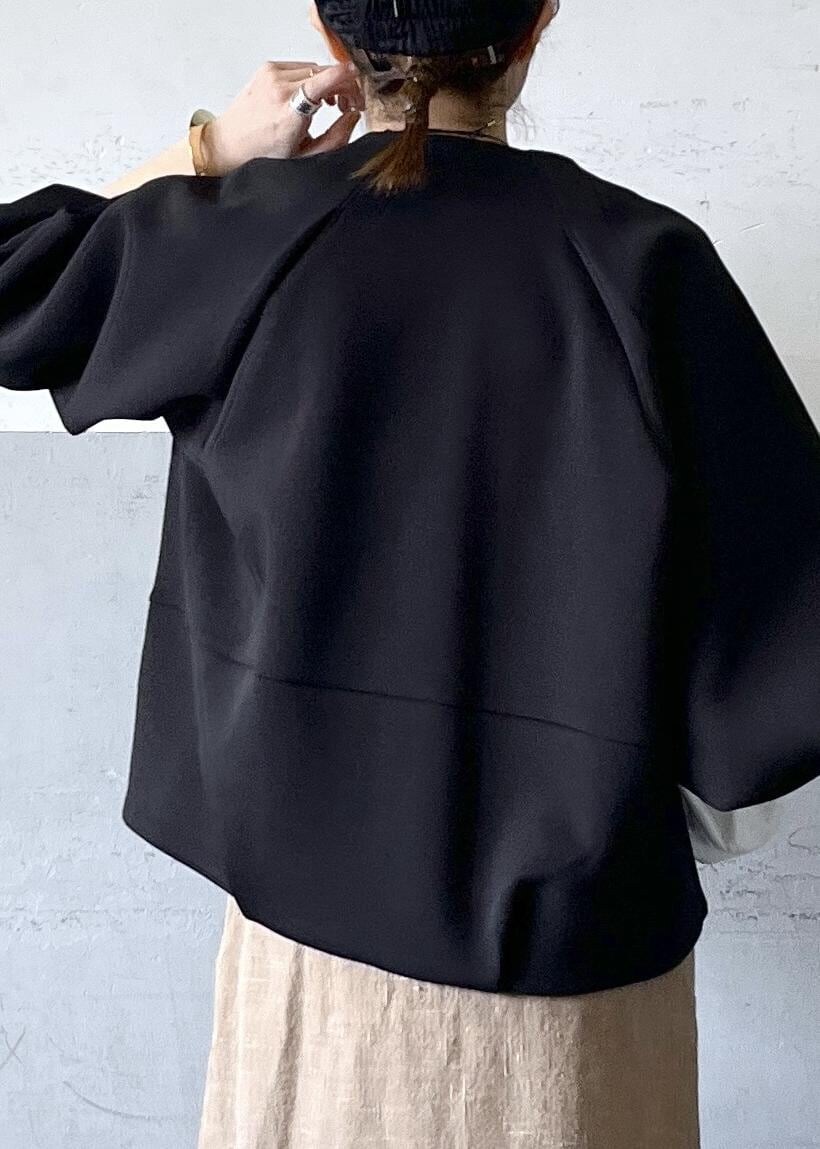 「ブラック、長袖、ショート、ブルゾン、ベージュ、ワンピース、ADAM ET ROPÉ、FEMME、骨格ナチュラル、イエベ、大人カジュアル、春、春コーデ、春ファッション、体型カバー」｜「ADAM ET ROPE'のストレッチブーツサンダル（ブーツ、ブラック系）」を使った、tampoさん（レディース・158cm）の春コーディネートの7枚目の写真