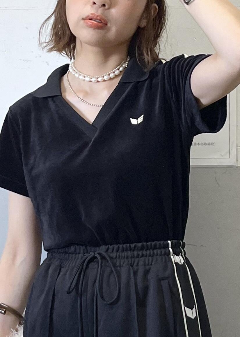 「ブラック、プルオーバー、半袖、ワイド、ハイウエスト、ストレート、ブーツ、ヒール、夏コーデ、初秋コーデ、女子会コーデ、韓国ファッション、スポーツミックス、モード、大人カジュアル」｜「ADAM ET ROPE'の【サステナブル】フリンジファーワンハンドルバッグ（ハンドバッグ、ベージュ系）」を使った、tampoさん（レディース・158cm）の夏コーディネートの6枚目の写真