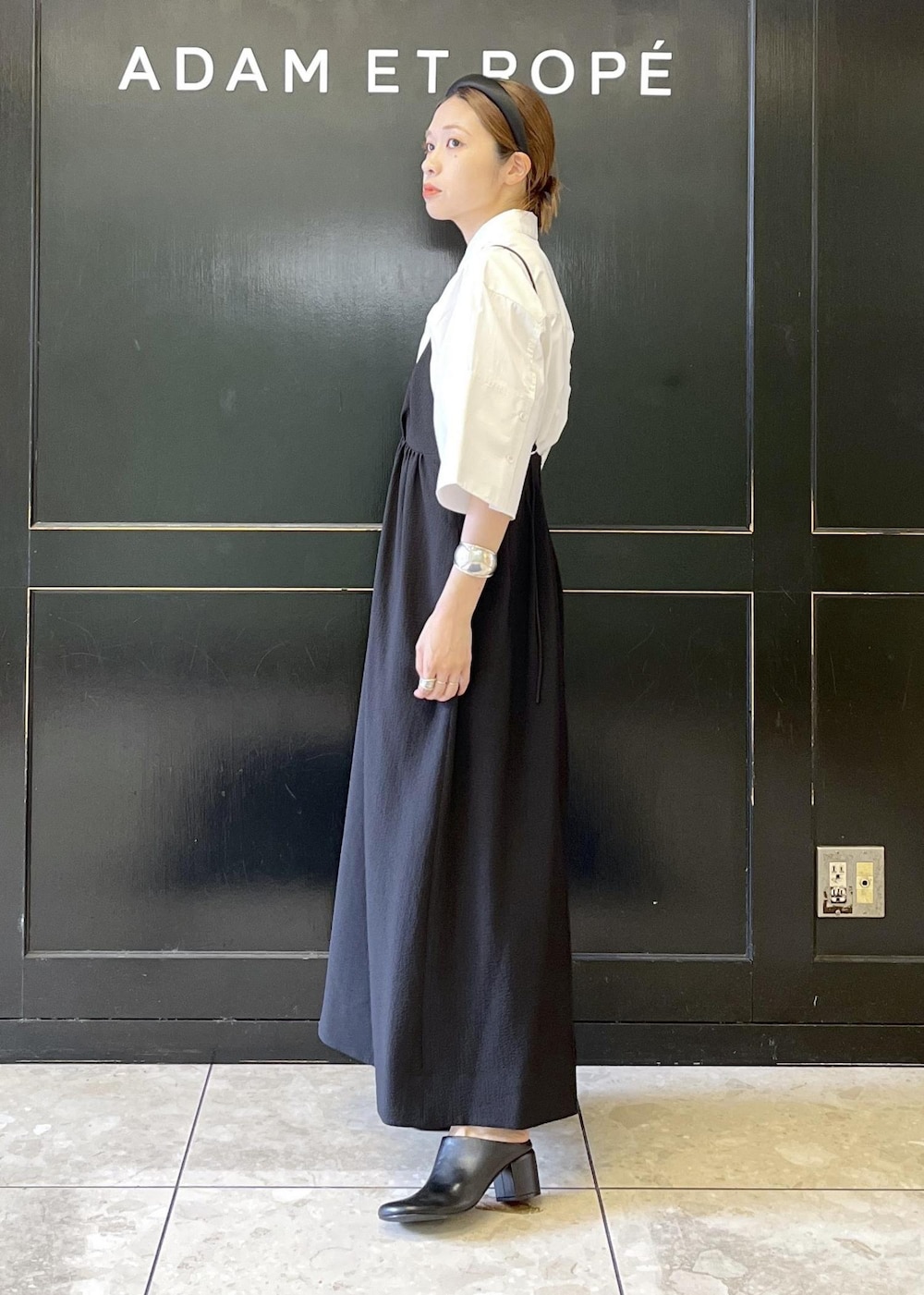 「イエベ春、イエベスプリング、ナチュラル、キャミワンピース、サボ、mary al terna、メアリ オル ターナ、ADAM ET ROPÉ、FEMME、骨格ナチュラル、イエベ、大人カジュアル、フェミニン、夏、夏コーデ」|「MARY AL TERNAの【MARY AL TERNA】RICE(ショルダーバッグ、グレー系)」を使った、tampoさん(レディース・158cm)の夏コーディネートの2枚目の写真