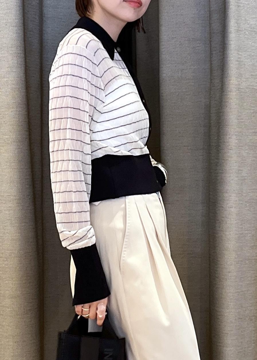 「ナチュラル、イエベ春、イエベスプリング、ホワイト、長袖、パンツ、ワイド、ストレート、センタープレス、ADAM ET ROPÉ、FEMME、骨格ナチュラル、イエベ、カジュアル、大人カジュアル」|「ADAM ET ROPE'のオーガニックベアキャミソール(キャミソール、ホワイト系)」を使った、tampoさん(レディース・158cm)の夏コーディネートの4枚目の写真