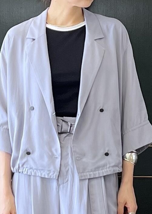 「イエベ春、イエベスプリング、ナチュラル、allege、アレッジ、シャツ、ジャケット、パンツ、ブルー、ワイド、ストレート、スニーカー、ADAM ET ROPÉ、FEMME、骨格ナチュラル」｜「ADAM ET ROPE'の【セットアップ対応】イージーレーヨンクロップドシャツ（シャツ/ブラウス、ブルー系）」を使った、tampoさん（レディース・158cm）の夏コーディネートの4枚目の写真