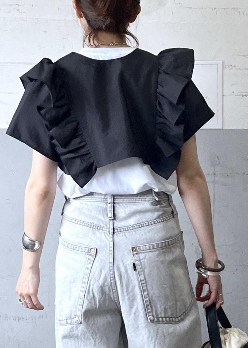 「ボレロ、フリル、ブラック、ホワイト、Tシャツ、半袖、プリント、パンツ、デニム、サンダル、ヒール、ADAM ET ROPÉ、FEMME、骨格ナチュラル、イエベ」｜「ADAM ET ROPE'の【環境配慮】ディープライズワイドデニム（デニムパンツ、ブラック系）」を使った、tampoさん（レディース・158cm）の夏コーディネートの7枚目の写真