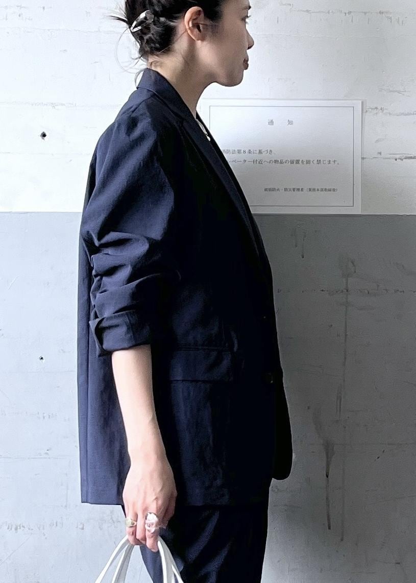 「FEMME、HOMME、UNISEX、骨格ナチュラル、イエベ、セットアップ対応、セットアイテム、SETアイテム、夏、夏ファッション、スタイルカバー、洗える、ウォッシャブル、Tシャツ、スラックスパンツ」｜「ADAM ET ROPE'のツイストパデッドミュール（サンダル、ブラック系）」を使った、tampoさん（レディース・158cm）の春コーディネートの5枚目の写真