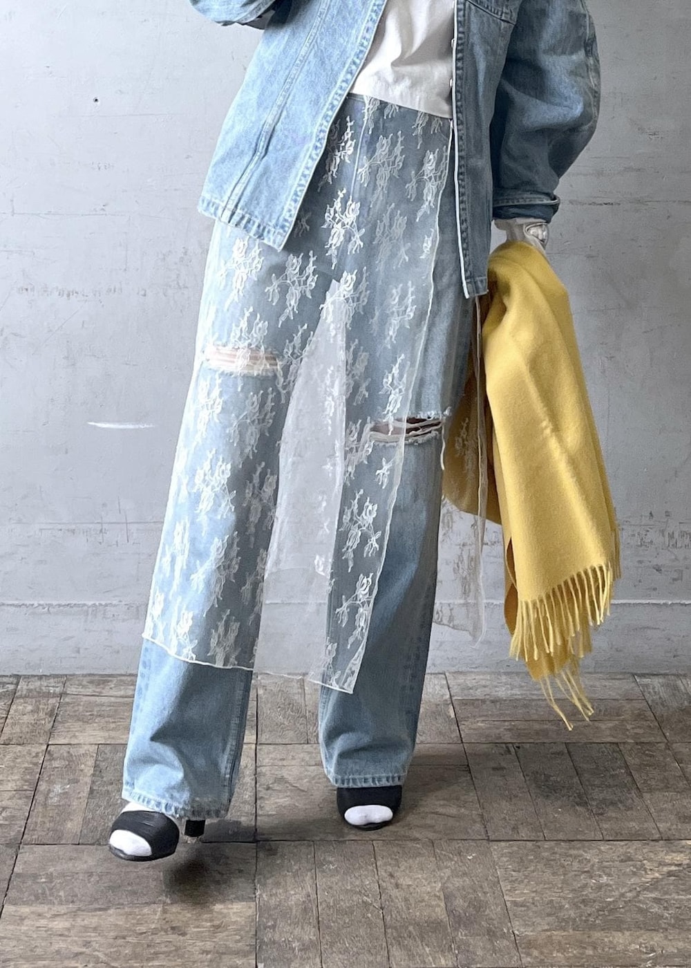 「Maccessories_pickup、25SS予約、MSpecial_pickup、おすすめトップス、初春コーデ、春コーデ、デートコーデ、お出かけコーデ、女子会コーデ、セットアップ、レイヤード、パンツスタイル、体型カバー、カジュアルコーデ、ADAM ET ROPÉ」|「THE INOUE BROTHERSの【THE INOUE BROTHERS...together with ADAM ET ROPE'】大判ストール / UNISEX(マフラー、イエロー系)」を使った、tampoさん(レディース・158cm)の冬コーディネートの8枚目の写真