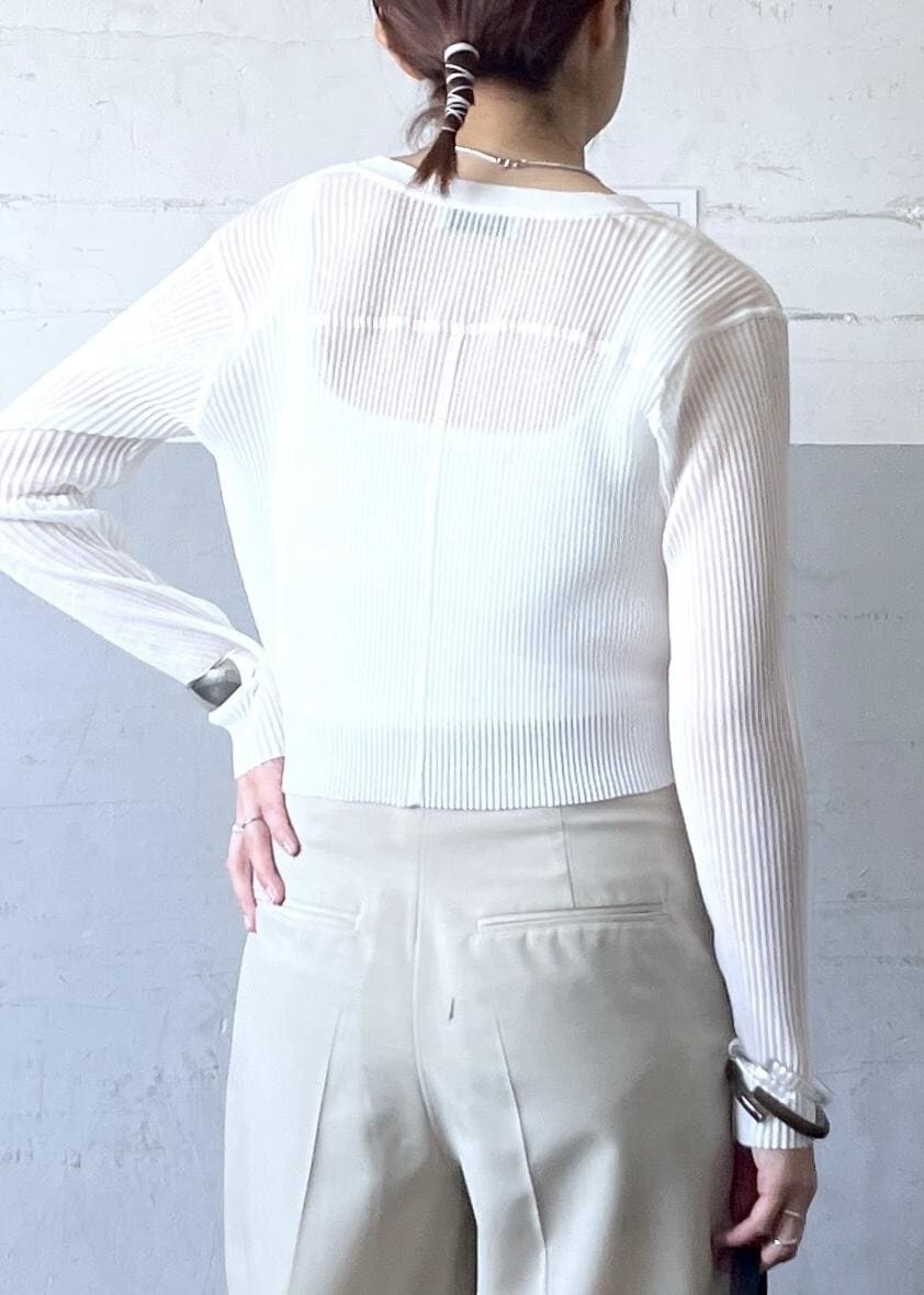 「ラップパンツ、サングラス、リブ、ホワイト、長袖、パンツ、ワイド、十分丈、サンダル、フラット、ADAM ET ROPÉ、FEMME、骨格ナチュラル、イエベ、大人カジュアル」|「ADAM ET ROPE'のカップ付きタンクトップ(タンクトップ、ホワイト系)」を使った、tampoさん(レディース・158cm)の春コーディネートの7枚目の写真
