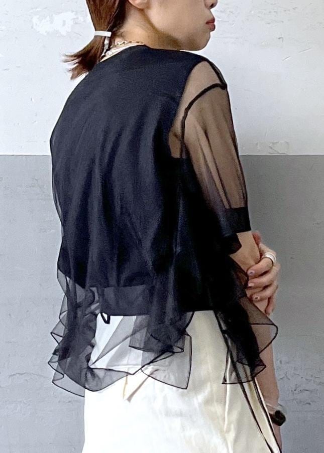 「フリル、ブラック、プルオーバー、カットソー、クルーネック、ホワイト、パンツ、ワイド、ADAM ET ROPÉ、FEMME、骨格ナチュラル、イエベ、きれいめカジュアル、大人カジュアル、夏」｜「ADAM ET ROPE'のストラップビーチサンダル（サンダル、シルバー系）」を使った、tampoさん（レディース・158cm）の春コーディネートの8枚目の写真