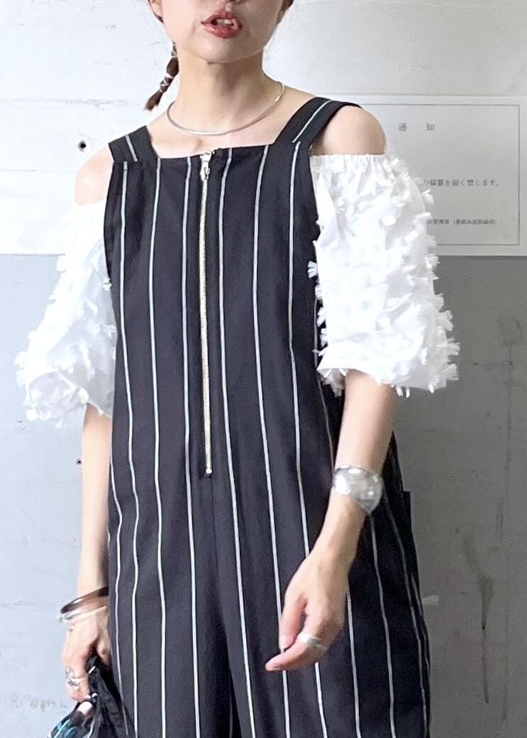 「ブラック、ホワイト、ワイド、ストライプ、オールインワン、サロペット、夏コーデ、お出かけコーデ、女子会コーデ、スポーツミックス、大人カジュアル、パンツスタイル、体型カバー、カジュアルコーデ、ヘルシーコーデ」|「ADAM ET ROPE'のジャガードオフショルブラウス(シャツ/ブラウス、ホワイト系)」を使った、tampoさん(レディース・158cm)の夏コーディネートの6枚目の写真