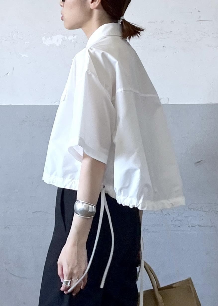 「シャツ、パンツ、ローファー、ADAM ET ROPÉ、FEMME、骨格ナチュラル、イエベ、大人カジュアル、夏、夏コーデ、夏ファッション、オーバーサイズ、ビッグシルエット、ボリューム袖、洗える」|「ADAM ET ROPE'の【サステナブル】スリムスラックス(スラックス、ブラック系)」を使った、tampoさん(レディース・158cm)の春コーディネートの8枚目の写真