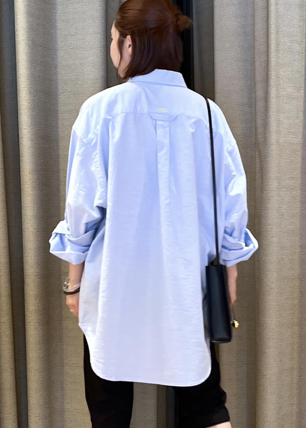 「parrott canvas、パロット キャンバス、mary al terna、メアリ オル ターナ、イエベ春、イエベスプリング、ナチュラル、シャツ、ライトブルー、襟、ブラック、ハーフパンツ、ブーツ、ショートブーツ、ADAM ET ROPÉ」｜「MARY AL TERNAの【MARY AL TERNA】TWINKLE（ショルダーバッグ、ブラック系）」を使った、tampoさん（レディース・158cm）の夏コーディネートの9枚目の写真