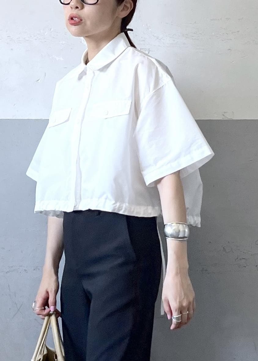 「シャツ、パンツ、ローファー、ADAM ET ROPÉ、FEMME、骨格ナチュラル、イエベ、大人カジュアル、夏、夏コーデ、夏ファッション、オーバーサイズ、ビッグシルエット、ボリューム袖、洗える」|「ADAM ET ROPE'の【サステナブル】スリムスラックス(スラックス、ブラック系)」を使った、tampoさん(レディース・158cm)の春コーディネートの7枚目の写真