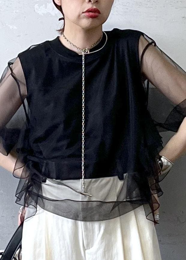 「フリル、ブラック、プルオーバー、カットソー、クルーネック、ホワイト、パンツ、ワイド、ADAM ET ROPÉ、FEMME、骨格ナチュラル、イエベ、きれいめカジュアル、大人カジュアル、夏」｜「ADAM ET ROPE'のストラップビーチサンダル（サンダル、シルバー系）」を使った、tampoさん（レディース・158cm）の春コーディネートの6枚目の写真