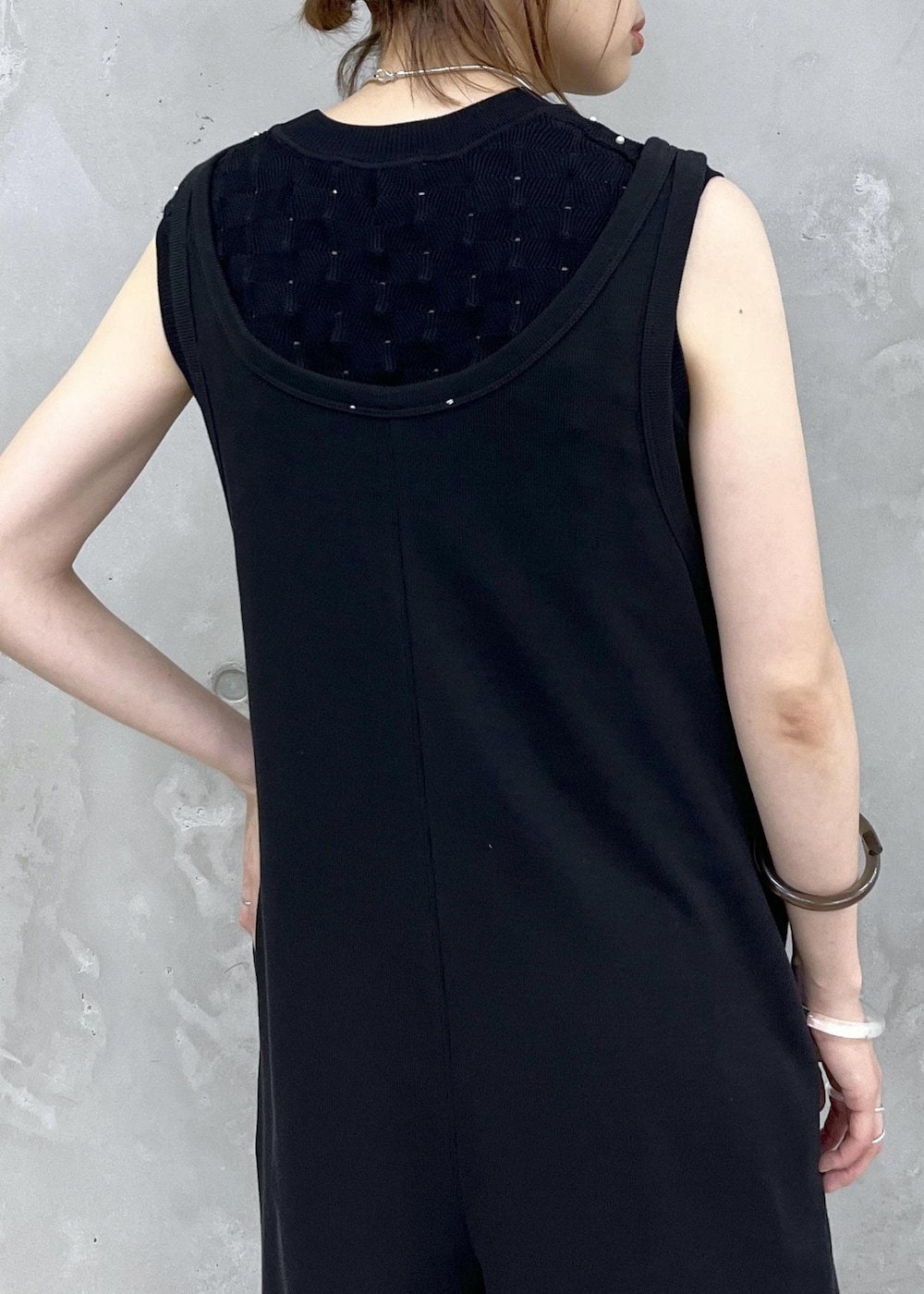 「パール、FEMME、骨格ナチュラル、イエベ、夏、夏ファッション、ワントーン、スタイルカバー、洗える、ウォッシャブル、ニット、ロンパース、ブラック、ワイド、クルーネック」｜「ADAM ET ROPE'の【逸品】パールニットプルオーバー（ニット/セーター、ブラック系）」を使った、tampoさん（レディース・158cm）の夏コーディネートの7枚目の写真