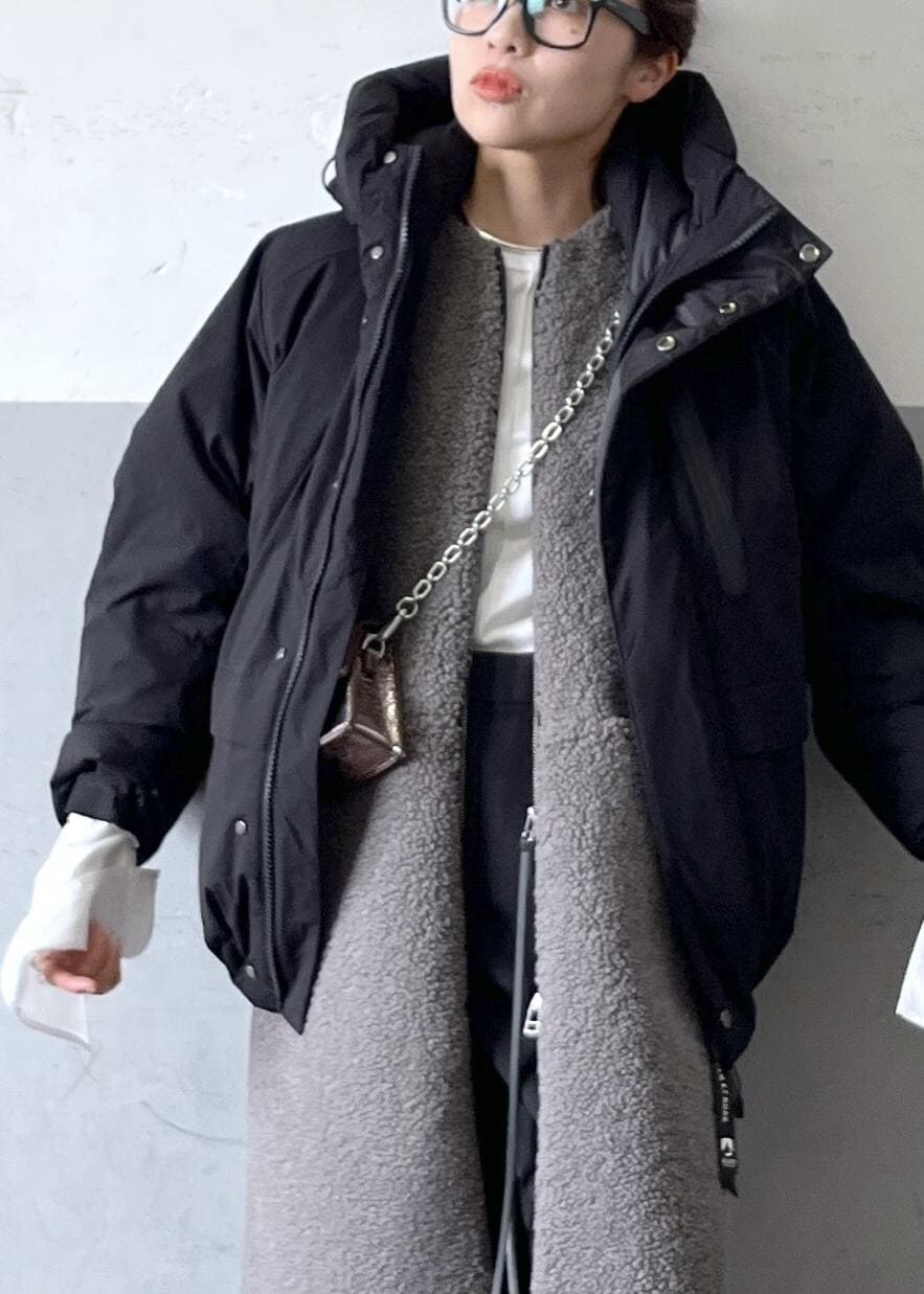 「ボア、ブラック、グレー、長袖、コート、ダウン、パンツ、ADAM ET ROPÉ、FEMME、HOMME、UNISEX、骨格ナチュラル、イエベ、カジュアル、大人カジュアル」｜「ADAM ET ROPE'の【ALLIED/アライド】ショートダウンジャケット / 防水性 / 透湿性 / 保温性 / ユニセックス（ダウンジャケット/コート、ブラック系）」を使った、tampoさん（レディース・158cm）の秋コーディネートの7枚目の写真