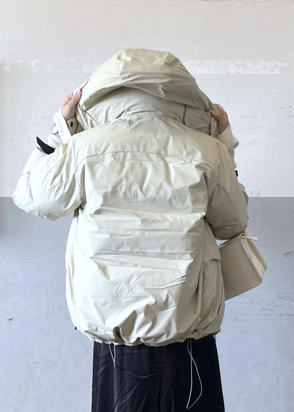 「baserange、ベースレンジ、長袖、ショート、ホワイト、ニット、ダウン、ブラック、ワンピース、ブーツ、ADAM ET ROPÉ、FEMME、HOMME、UNISEX、骨格ナチュラル」|「ADAM ET ROPE'のナロースクエアトゥロングブーツ(ブーツ、ブラック系)」を使った、tampoさん(レディース・158cm)の秋コーディネートの7枚目の写真