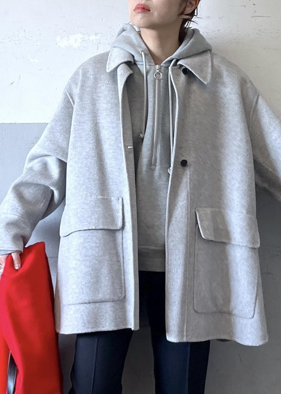 「グレー、長袖、オーバーサイズ、ライトグレー、スウェット、パーカー、パンツ、ローファー、ADAM ET ROPÉ、FEMME、骨格ナチュラル、イエベ、カジュアル、大人カジュアル、スポーティー」|「ADAM ET ROPE'の【晴雨兼用】ボリュームローファー(レインシューズ、ブラック系)」を使った、tampoさん(レディース・158cm)の秋コーディネートの6枚目の写真