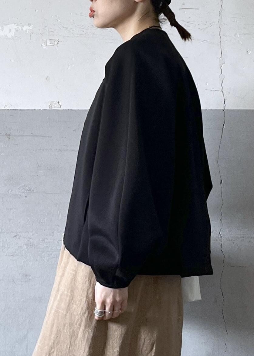 「ブラック、長袖、ショート、ブルゾン、ベージュ、ワンピース、ADAM ET ROPÉ、FEMME、骨格ナチュラル、イエベ、大人カジュアル、春、春コーデ、春ファッション、体型カバー」｜「ADAM ET ROPE'のストレッチブーツサンダル（ブーツ、ブラック系）」を使った、tampoさん（レディース・158cm）の春コーディネートの9枚目の写真