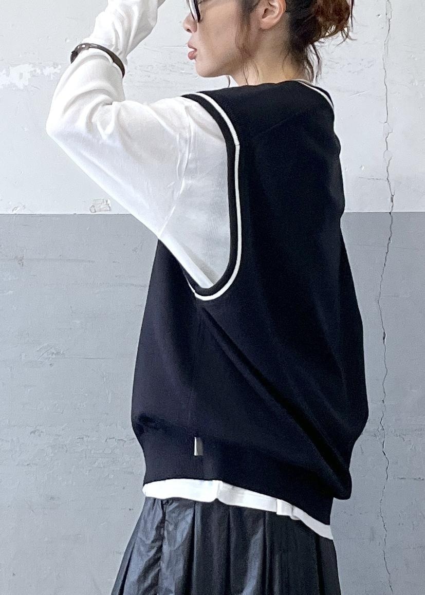 「Vネック、MLB COLLECTION、ブラック、ホワイト、プルオーバー、ロゴ、クルーネック、長袖、Tシャツ、カットソー、ロング、フレア、フレアスカート、マキシ、ギャザー」|「MILLERの【Miller for ADAM ET ROPE' 】別注SHEER TEE(2PACK)(Tシャツ/カットソー、ホワイト系)」を使った、tampoさん(レディース・158cm)の秋コーディネートの8枚目の写真