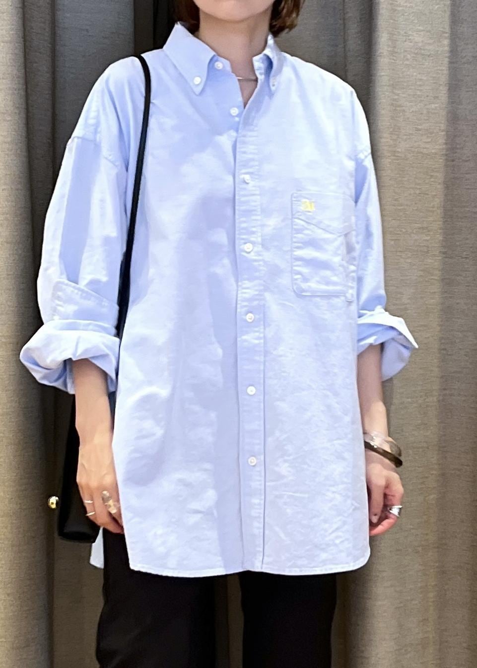 「parrott canvas、パロット キャンバス、mary al terna、メアリ オル ターナ、イエベ春、イエベスプリング、ナチュラル、シャツ、ライトブルー、襟、ブラック、ハーフパンツ、ブーツ、ショートブーツ、ADAM ET ROPÉ」｜「MARY AL TERNAの【MARY AL TERNA】TWINKLE（ショルダーバッグ、ブラック系）」を使った、tampoさん（レディース・158cm）の夏コーディネートの6枚目の写真