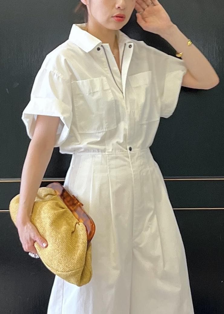「ホワイト、ワイド、オールインワン、襟、サロペット、ADAM ET ROPÉ、FEMME、骨格ナチュラル、イエベ、大人カジュアル、夏、夏コーデ、夏ファッション、体型カバー、スタイルカバー」｜「ADAM ET ROPE'の【SITA NEVADO(シタネバド)】RAFIA CLUTCH BAG（クラッチバッグ、ホワイト系）」を使った、tampoさん（レディース・158cm）の春コーディネートの6枚目の写真
