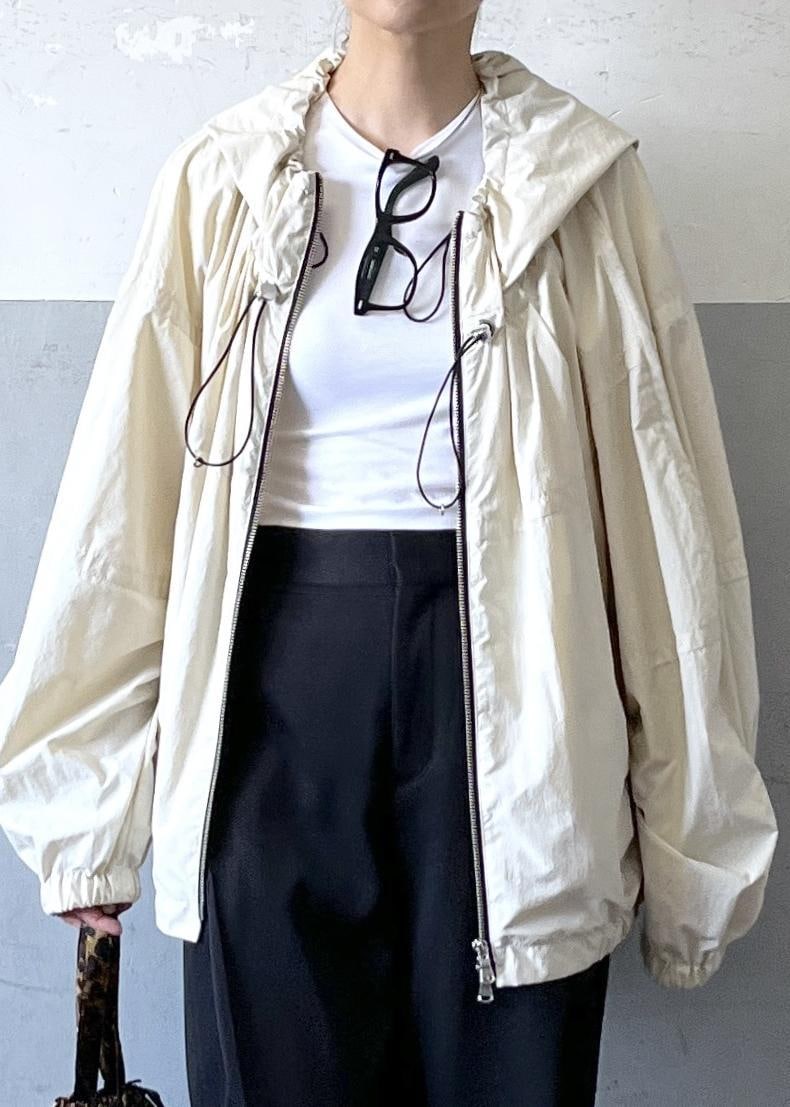 「ハーフパンツ、FEMME、骨格ナチュラル、イエベ、カジュアル、アウトドア、春、夏、秋、春ファッション、夏ファッション、秋ファッション、スタイルカバー、オーバーサイズ、ビッグシルエット」｜「ADAM ET ROPE'のウォータープルーフコインローファー（ローファー、ブラック系）」を使った、tampoさん（レディース・158cm）の夏コーディネートの5枚目の写真