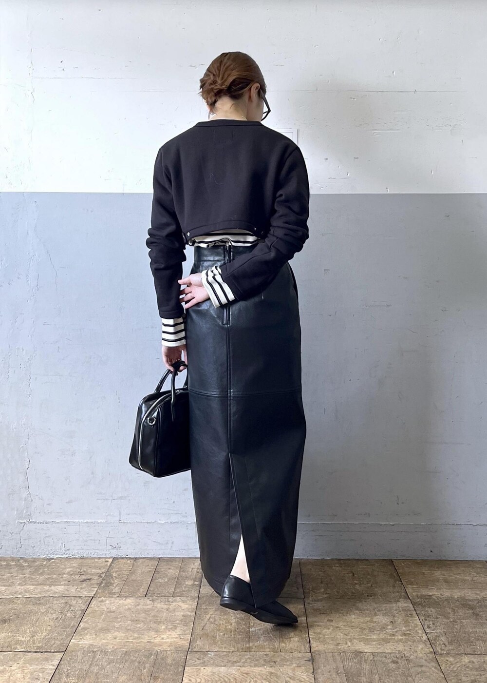 「agnes b.、アニエスベー、saint james、セント ジェームス、ローファー、タイトスカート、別注、クロップド、ボストンバッグ、ADAM ET ROPÉ、FEMME、骨格ナチュラル、イエベ、カジュアル、大人カジュアル」｜「ADAM ET ROPE'の【サステナブル】ソフトビットローファー（ローファー、ブラック系）」を使った、tampoさん（レディース・158cm）の秋コーディネートの3枚目の写真