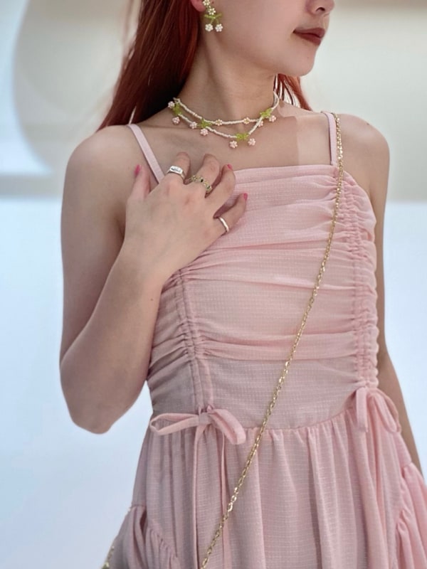 「低身長、デイリー、オケージョン、プリーツ、チュール、シアー、アクセサリー、シューズ、ワンピース、ドレスアップ、バッグ、ドレス」｜「FURFURのドロストキャミワンピース（ワンピース、ピンク系）」を使った、FURFURさん（レディース・154cm）の春コーディネートの8枚目の写真