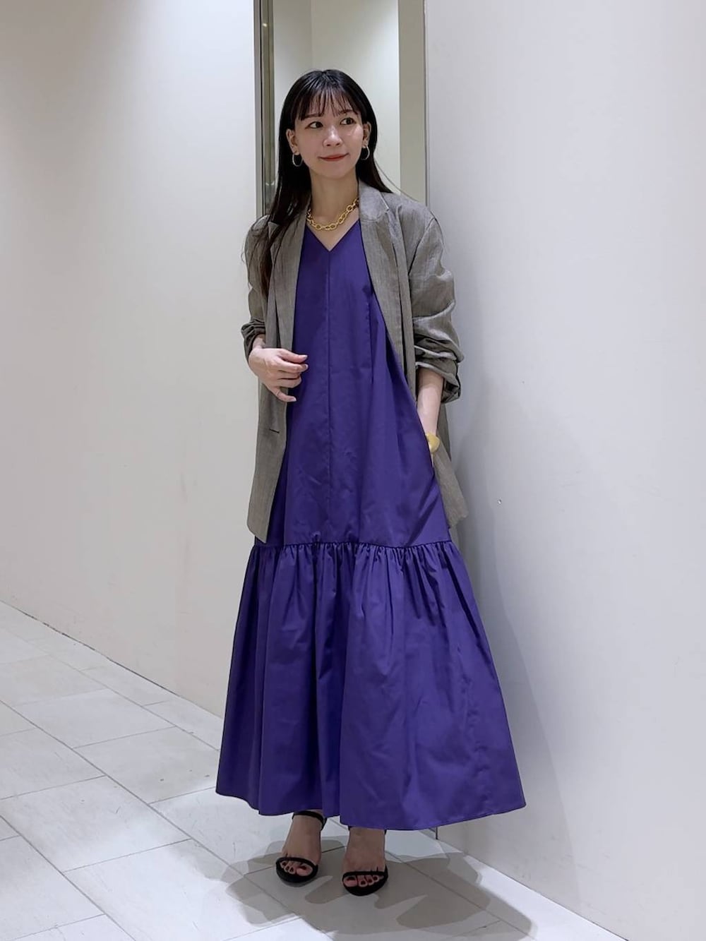 「春コーデ、ジャケット、ネックレス、サンダル、サンダル特集、おでかけ、ベーシック/シンプル、きれいめ、オーバーサイズ、夏コーデ、カジュアル、旅行、ウォッシャブル、BARNYARDSTORM、ウエストゴム」｜「BARNYARDSTORMのBARNYARDSTORM / ボリュームチェーンネックレス（ネックレス、ゴールド系）」を使った、AMIさん（レディース・159cm）の春コーディネートの3枚目の写真