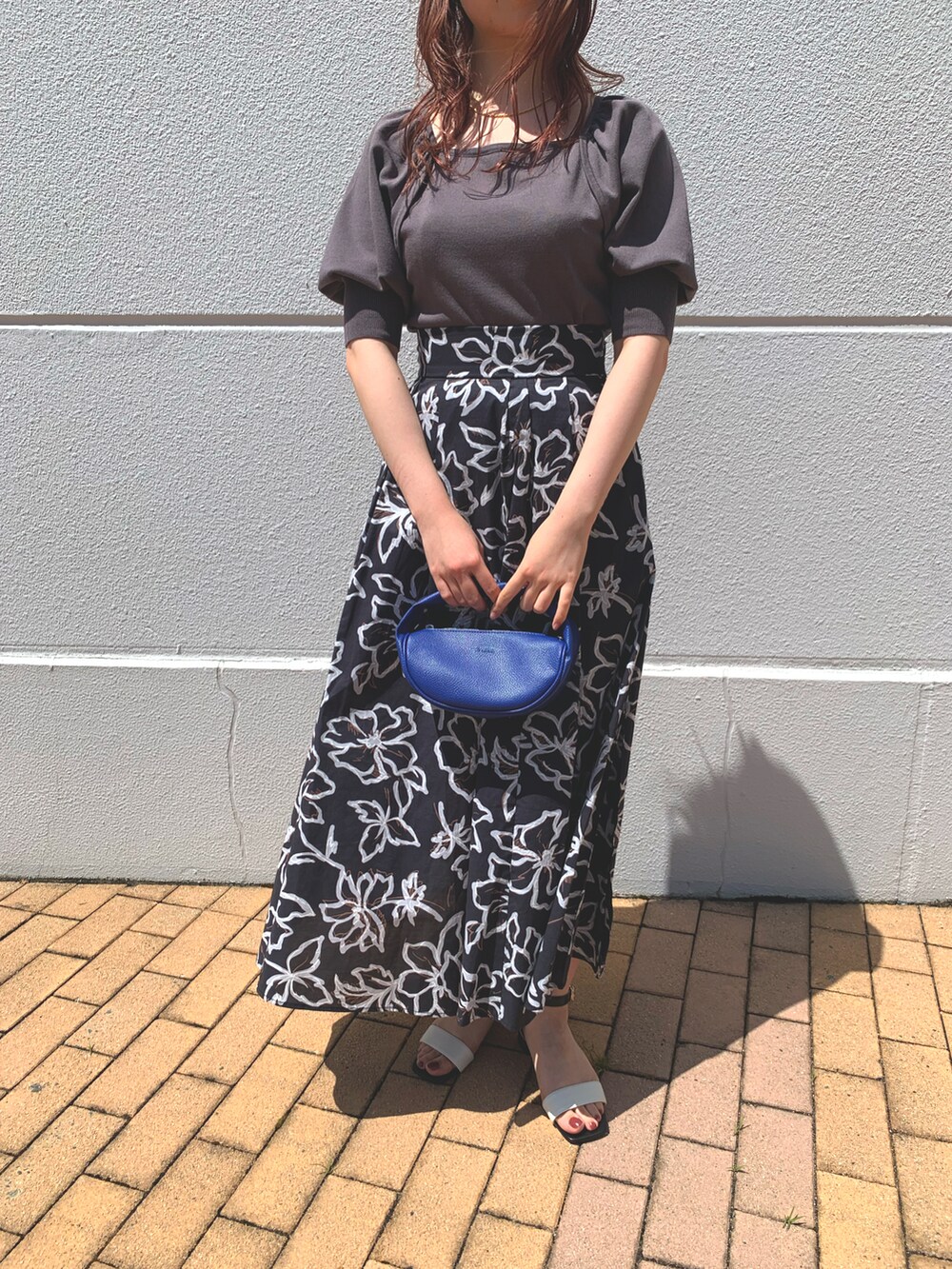 「テチチ(Te chichi)、フレアスカート、花柄スカート」｜「Te chichiの2WAYミニバッグ（ハンドバッグ、ブルー系）」を使った、nonpiyo11さん（レディース・156cm）の春コーディネートの2枚目の写真
