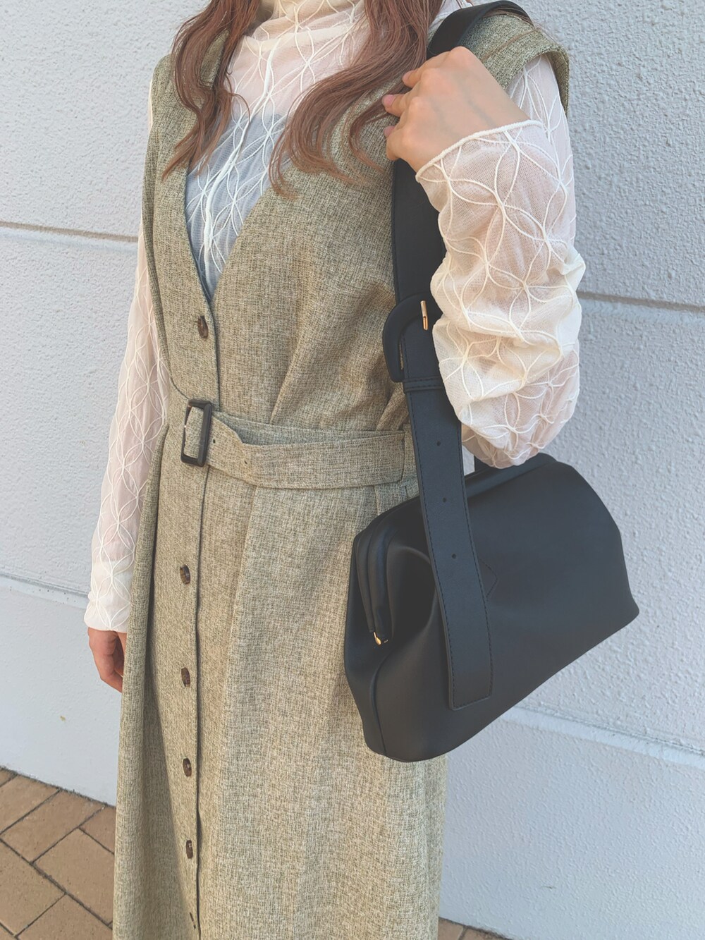 「秋、秋服、秋服コーデ、着回しコーデ、ジレ、ワンピース、Te chichi TERRASSE」｜「Te chichi TERRASSEのローヒールリボンパンプス（パンプス、ベージュ系）」を使った、nonpiyo11さん（レディース・156cm）の秋コーディネートの3枚目の写真