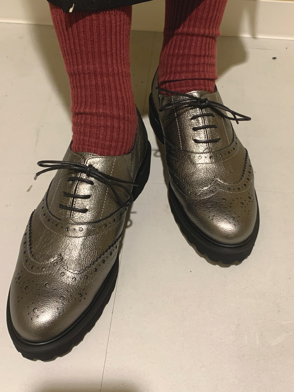 その他のドレスシューズを着用したレディースの秋コーディネートの2枚目の写真