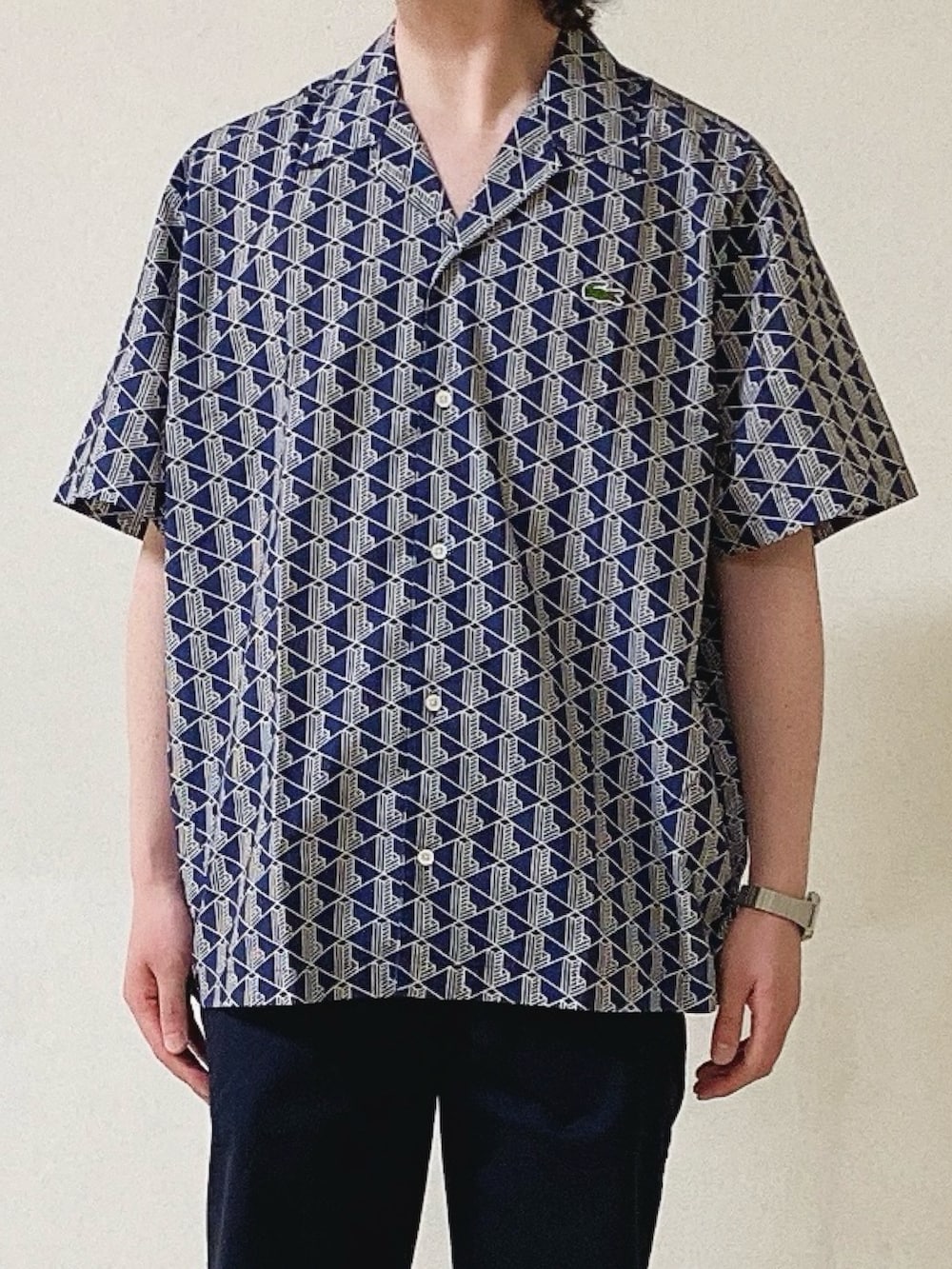 「ラコステ、LACOSTE、開襟シャツ、ショートパンツ、スリッポン」｜「LACOSTEのオールオーバーモノグラムプリントオープンカラーシャツ（シャツ/ブラウス、ブルー系）」を使った、maaashiiiiiiさん（メンズ・167cm）の秋コーディネートの3枚目の写真