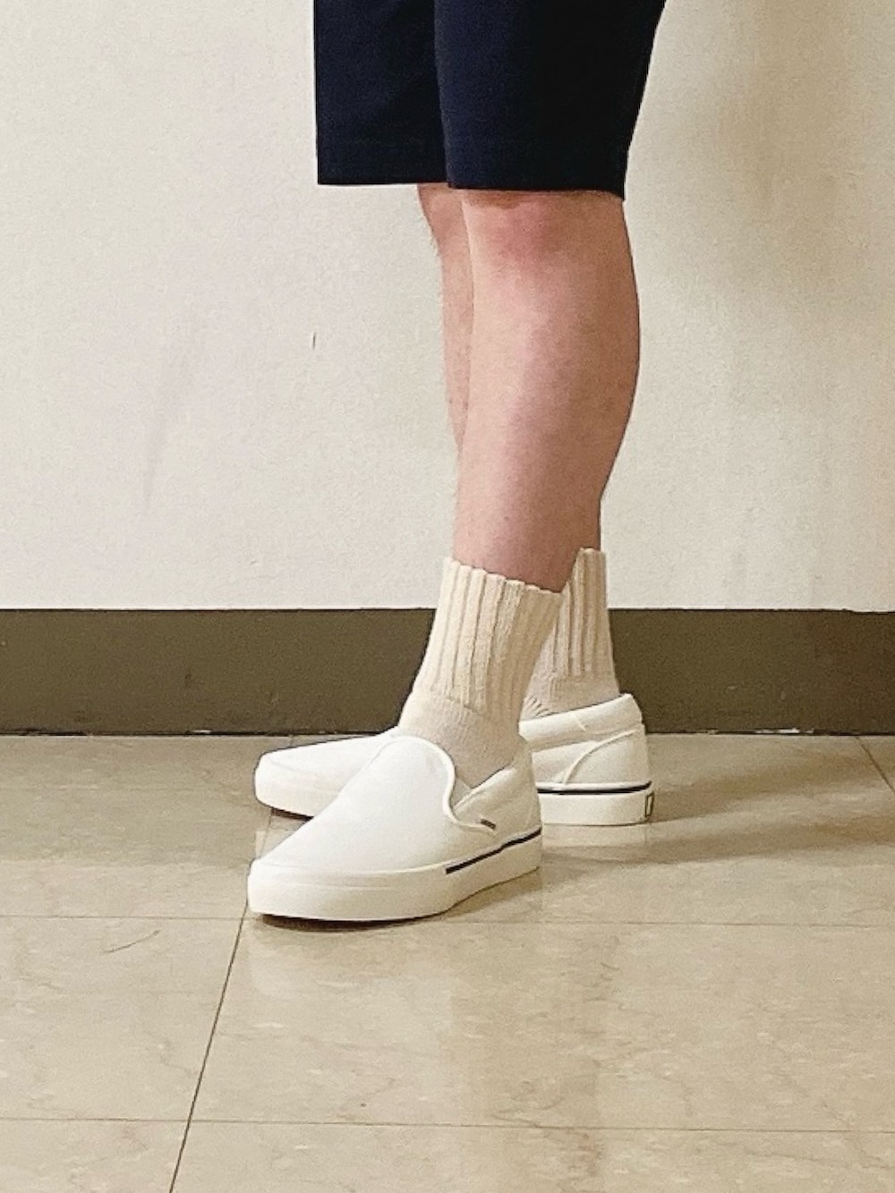 「ラコステ、LACOSTE、開襟シャツ、ショートパンツ、スリッポン」｜「LACOSTEのオールオーバーモノグラムプリントオープンカラーシャツ（シャツ/ブラウス、ブルー系）」を使った、maaashiiiiiiさん（メンズ・167cm）の秋コーディネートの5枚目の写真