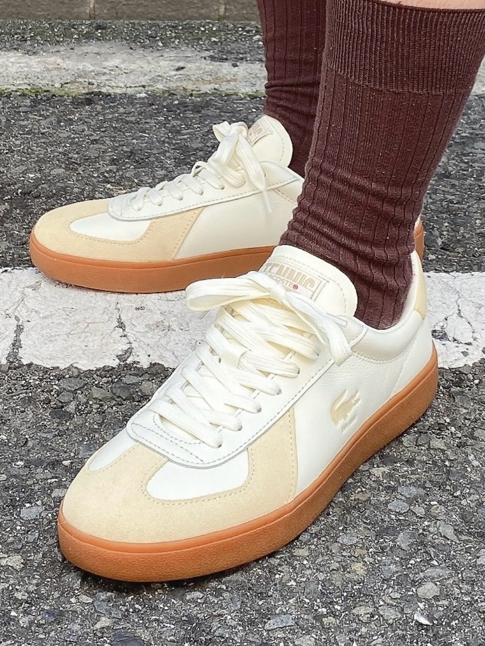 「LACOSTE、ラコステ、ポロシャツ、デニムショートパンツ、スニーカー」｜「LACOSTEの通気性 イージーケア 軽量鹿の子ピケ L.12.12ライトウェイト半袖ポロシャツ（ポロシャツ、グリーン系）」を使った、maaashiiiiiiさん（メンズ・167cm）の夏コーディネートの5枚目の写真