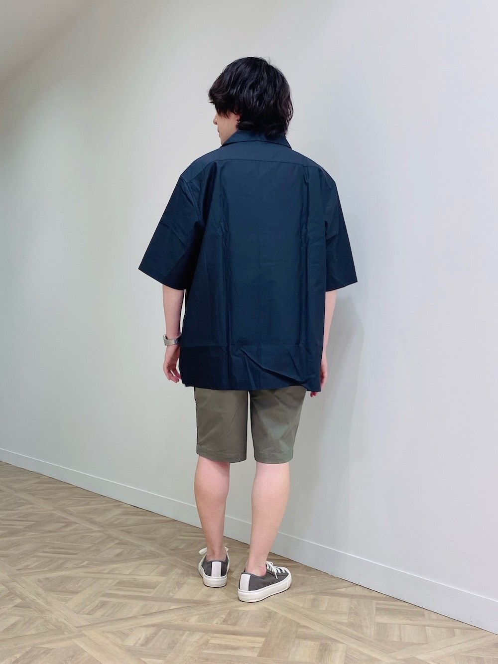 「ラコステ、LACOSTE、開襟シャツ、ショートパンツ、スニーカー」｜「LACOSTEのメンズ BACKCOURT 2.0 124 1 CMA（スニーカー、グリーン系）」を使った、maaashiiiiiiさん（メンズ・167cm）の夏コーディネートの4枚目の写真