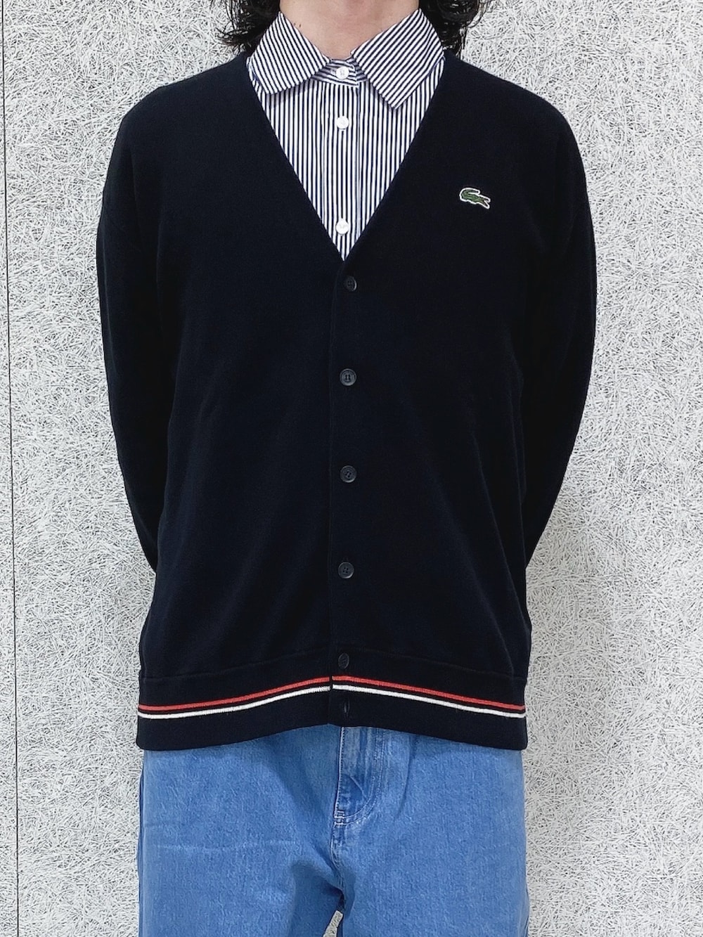 「LACOSTE、ラコステ、カーディガン、デニム、スニーカー」｜「LACOSTEのメンズ L003 NEO SHOT 125 1 SMA ビッグメッシュ ハイテクスニーカー（スニーカー、グレー系）」を使った、maaashiiiiiiさん（メンズ・167cm）の春コーディネートの4枚目の写真