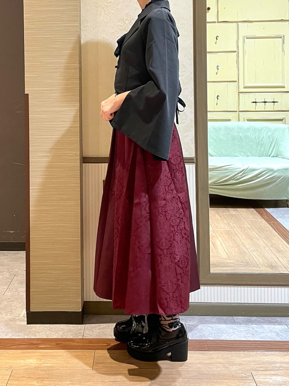 「axes femme、秋コーデ、チャイナ、ブラック」｜「axes femmeのレースアップ厚底シューズ（パンプス、ブラック系）」を使った、白あんさん（レディース・161cm）の秋コーディネートの3枚目の写真