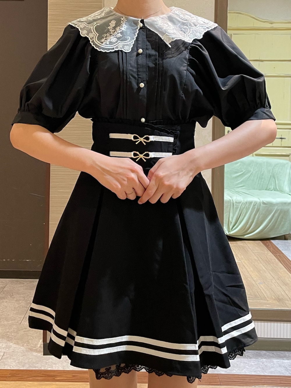 「axes femme、夏コーデ、お出かけコーデ、デート、フレンチガーリー、ブラック」|「axes femmeの吸水速乾フラワーレースタンク(タンクトップ、ホワイト系)」を使った、白あんさん(レディース・161cm)の夏コーディネートの6枚目の写真