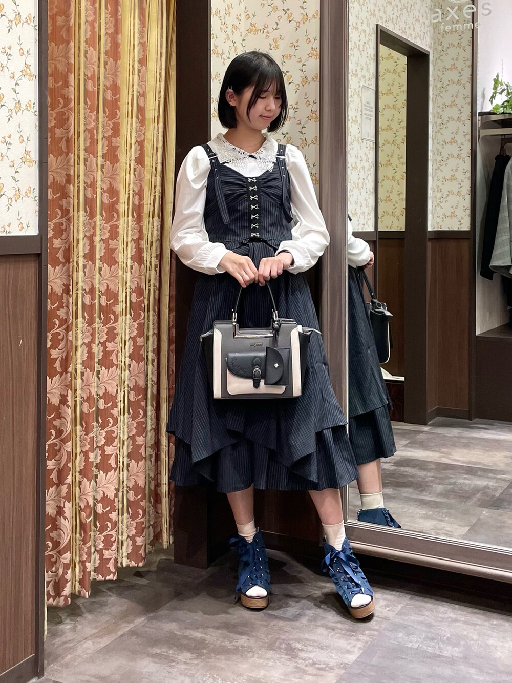 「axes femme、春色、ジャケット、ビスチェ、大人カジュアル、春服コーデ、大人カジュアルコーデ、デニムジャケット、セットアップ、セットアップスタイル、カジュアルコーデ、カジュアル」|「axes femmeのレース襟ビスチェ切替プルオーバー(Tシャツ/カットソー、ホワイト系)」を使った、白あんさん(レディース・161cm)の春コーディネートの3枚目の写真